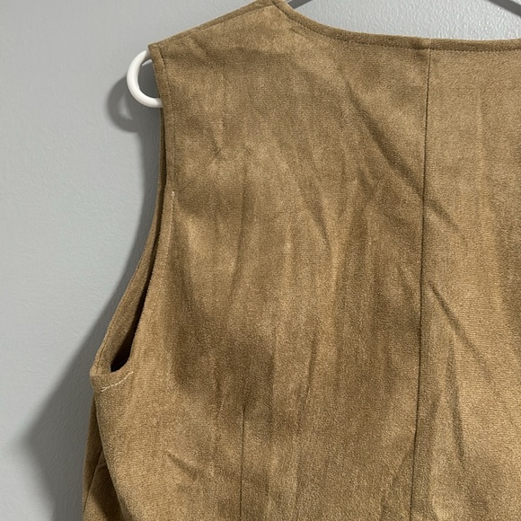 Faux suede vest with tassles - Picture 7 of 7